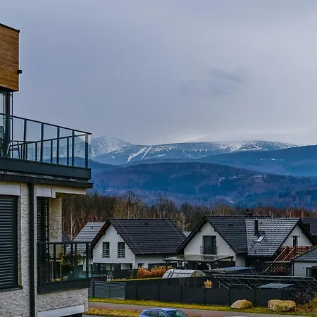 Yellow Star Z Widokiem