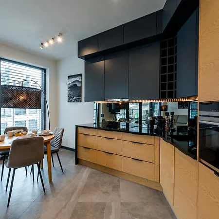 Yellow Star Z Widokiem *