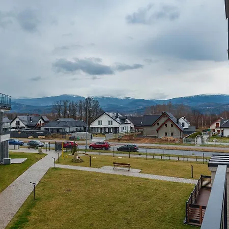 Yellow Star Z Widokiem