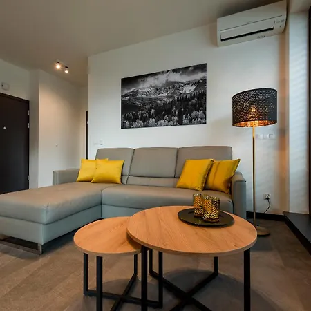 Yellow Star Z Widokiem 아파트