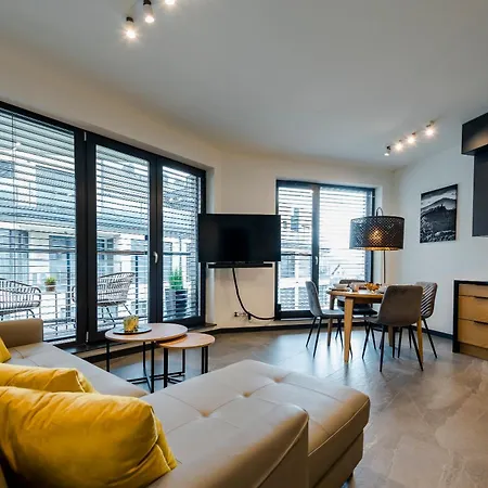 Yellow Star Z Widokiem 아파트