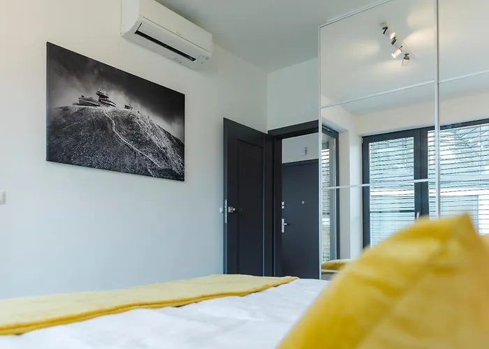 Yellow Star Z Widokiem * Jelenia Góra