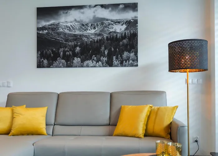 Yellow Star Z Widokiem Jelenia Góra